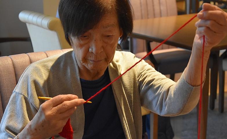 懐かしい編み物に笑顔が広がって