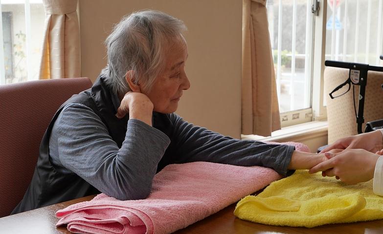 手のもみほぐし