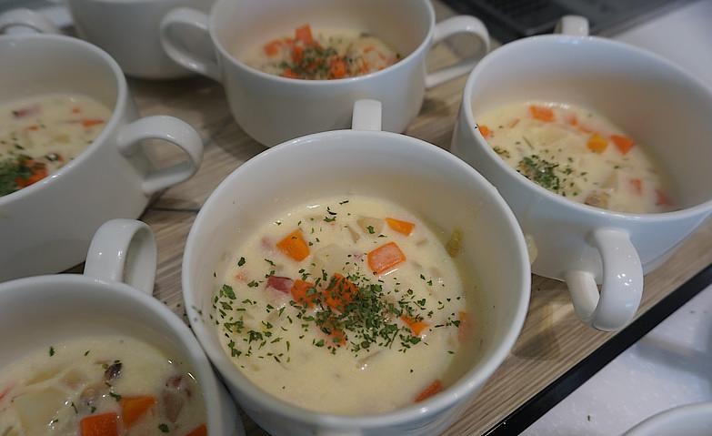 濃厚！クラムチャウダー作り