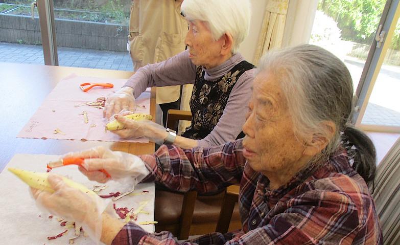 お料理アクティビティ～きれいにむけました！～