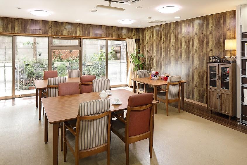 1F リビングルーム兼食堂兼機能訓練室