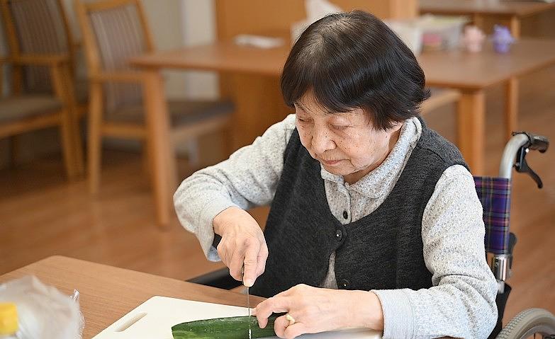 「たたききゅうり」づくり