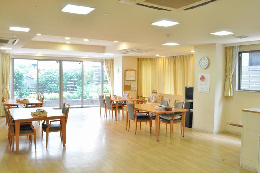リビングルーム兼食堂兼機能訓練室