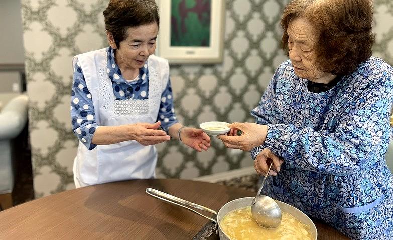 「どうかしら？お味見お願い」