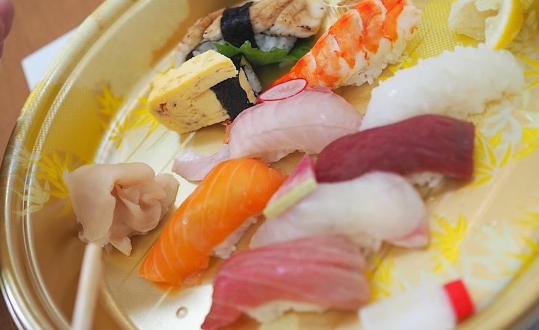 たまには出前のお寿司で会食を