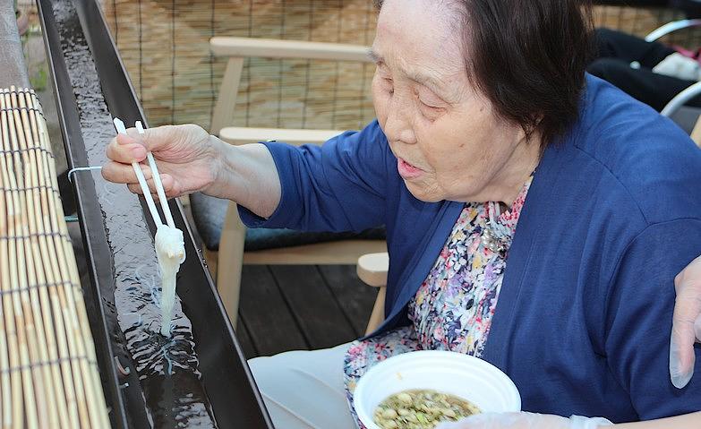 天候に恵まれた流しそうめん
