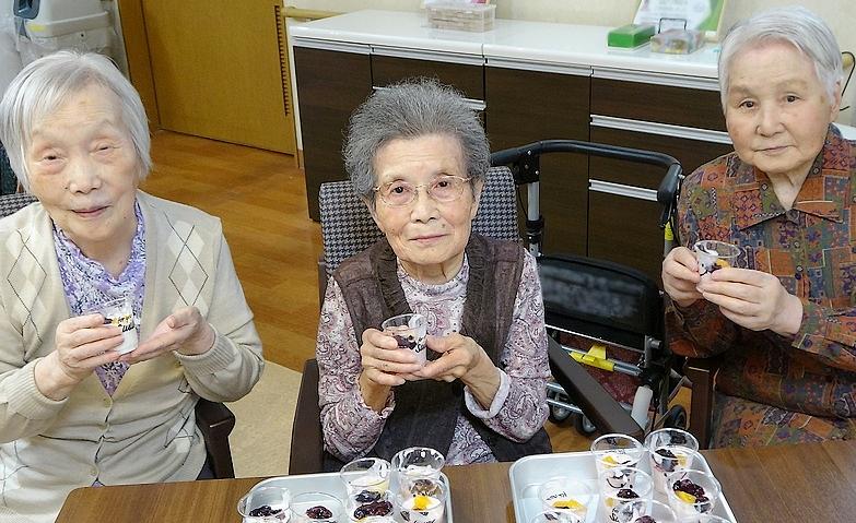 彩り豊かな手作りデザートの完成