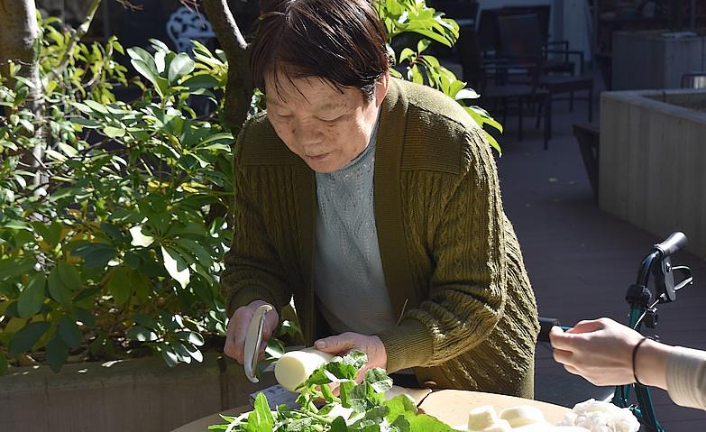 日だまりでの調理