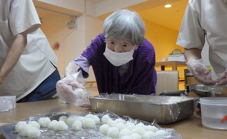 「昔よく作っていた」～三色団子作り～