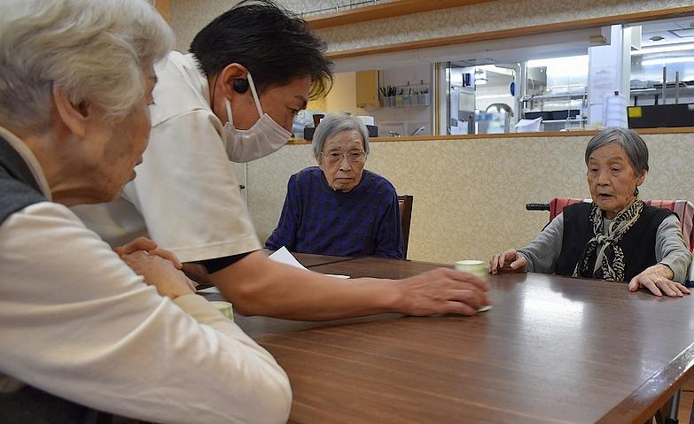 テーブルカーリング～ルールに興味津々～