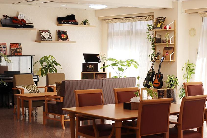 リビングルーム兼食堂兼機能訓練室