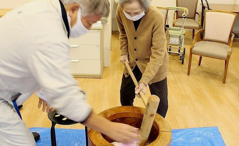 お餅つき