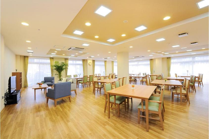 リビングルーム兼食堂兼機能訓練室
