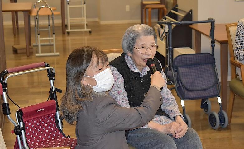通常毎月恒例「歌自慢大会」！