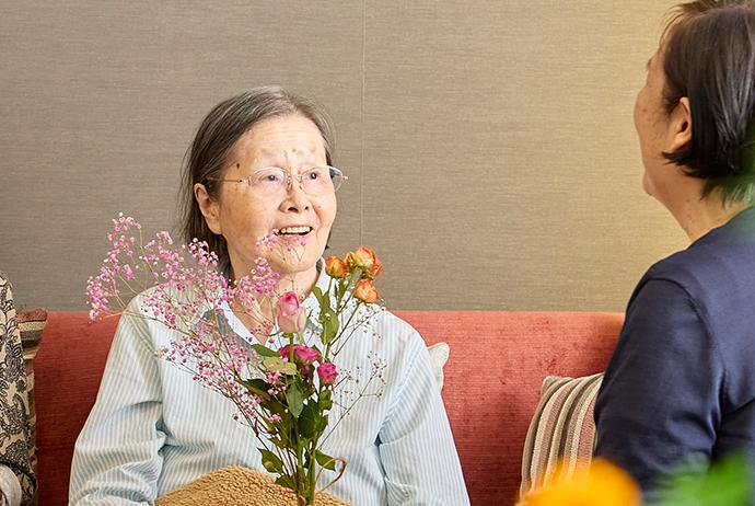 花に包まれる「家」を彩る。 経過を楽しむ贅沢な時間