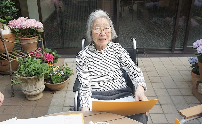 中庭で歌の会