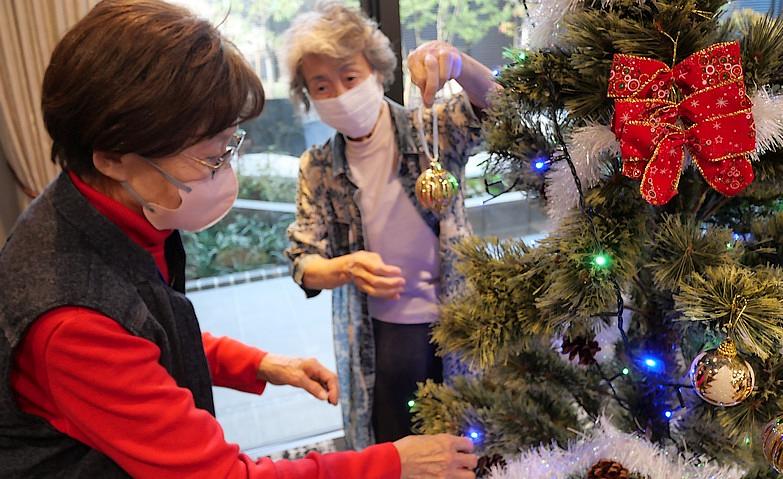 クリスマスツリーのデコレーション