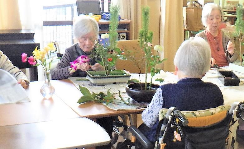 お正月準備の生け花			