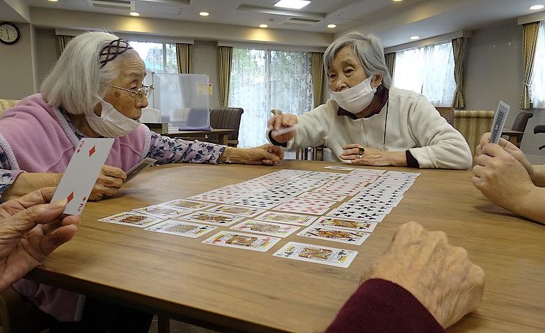 趣味活動～最後の1枚！誰が勝つ？～