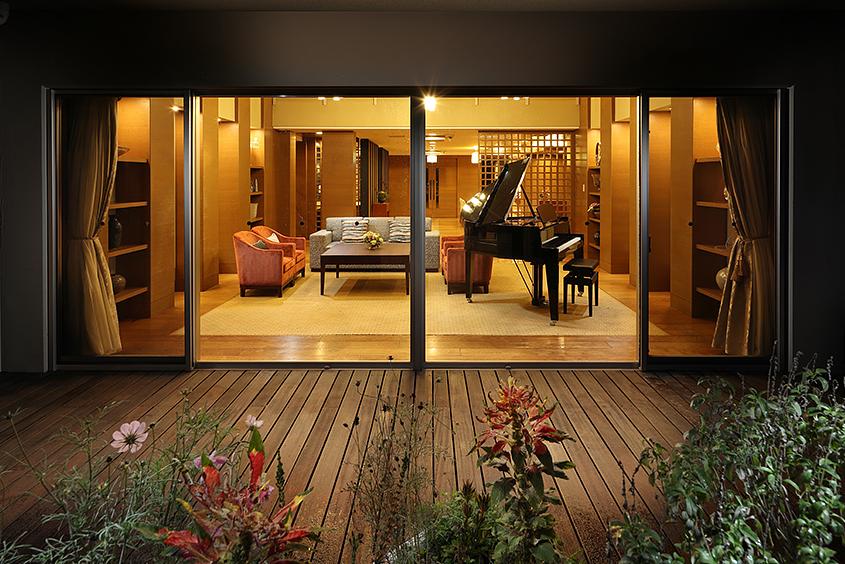 1F ウッドデッキ(夕景)