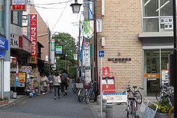 ホームへは小田急小田原線「狛江駅」から徒歩5分(約400m)