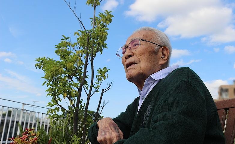 初夏の空の下で思い出話