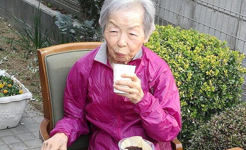 お庭でお茶会