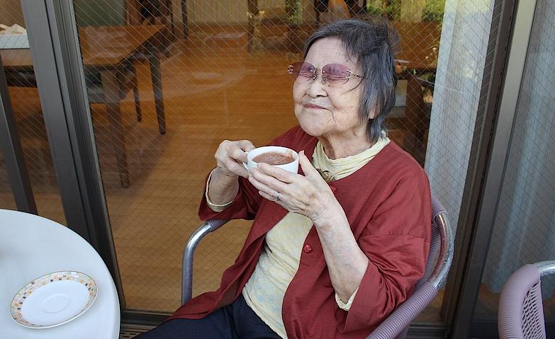 ウッドデッキでカフェタイム