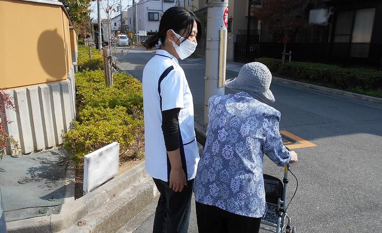 リハビリだけど会話もたのしいお散歩