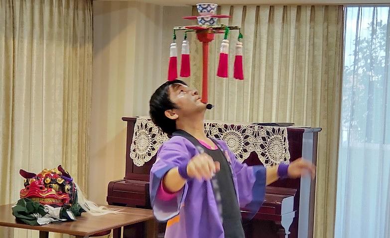 曲芸と獅子舞に拍手喝采！