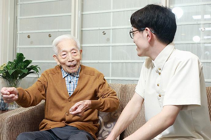 スタッフとお話を楽しまれているご様子