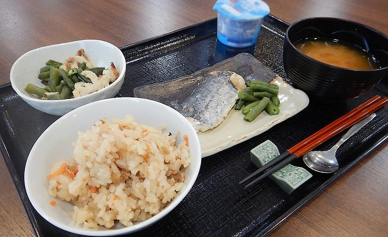 今日の昼食は人気メニュー