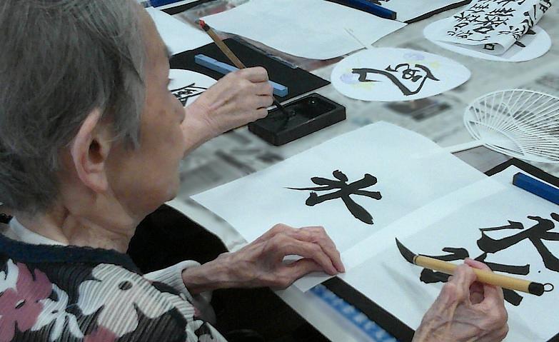 夏祭りに向けてうちわを作りましょう！