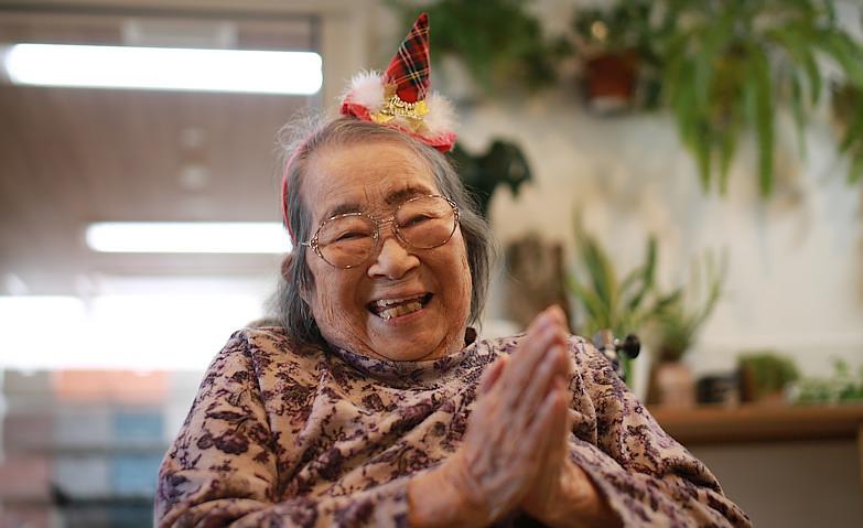 歌を歌って上機嫌！