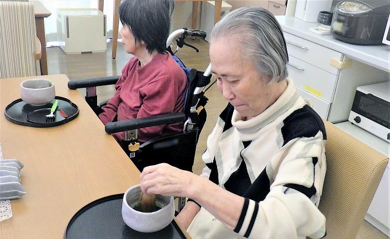 背筋を伸ばして
