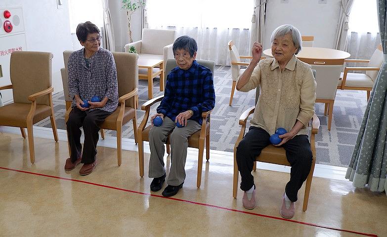 たのしく、ボッチャの練習中！