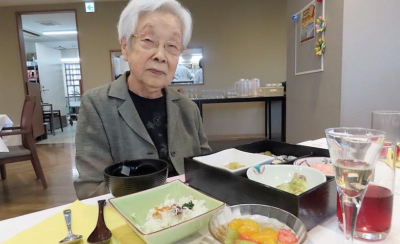 おいしいお食事に舌鼓			