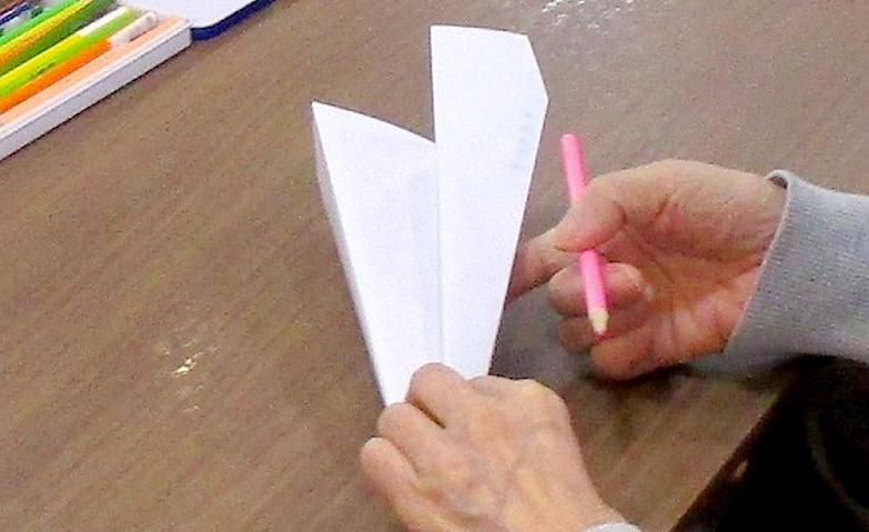 紙飛行機大会は大盛り上がり！