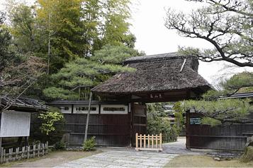光と影がおりなす四季の美しさ　東山荘