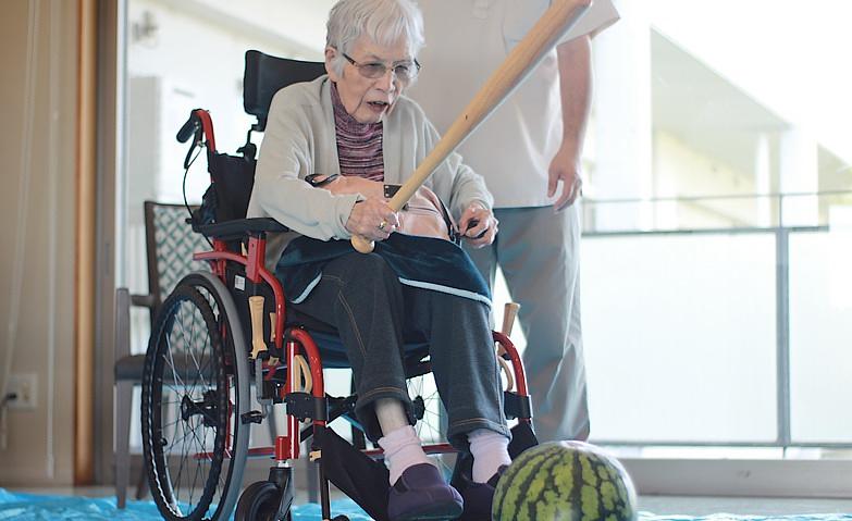 猛暑も爽快！スイカ割り大会