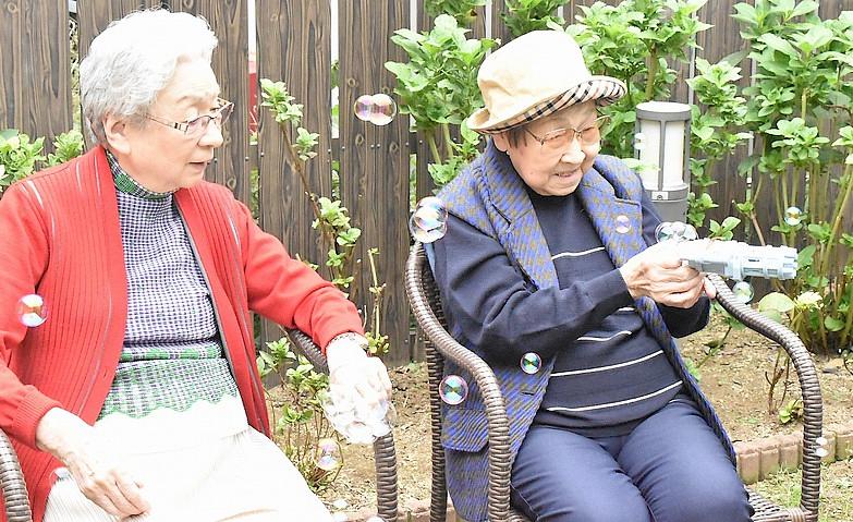 シャボン玉飛ばしに挑戦！