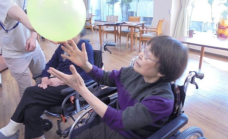 絆を深めた風船バレー