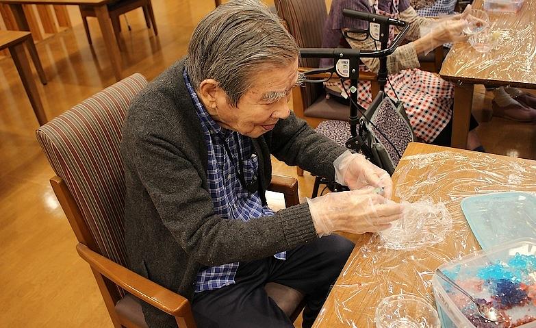 アジサイのように彩る和菓子づくり