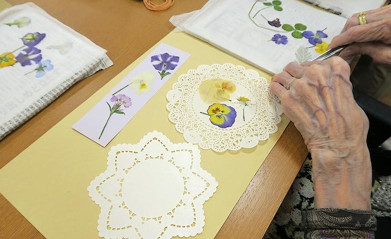 園芸クラブ～押し花でコースター作り～