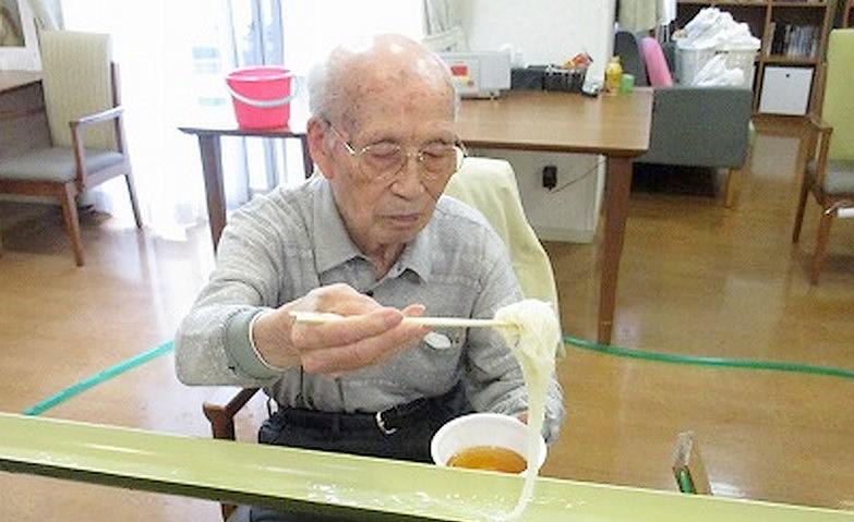 大盛況！「流しそうめん体験会」