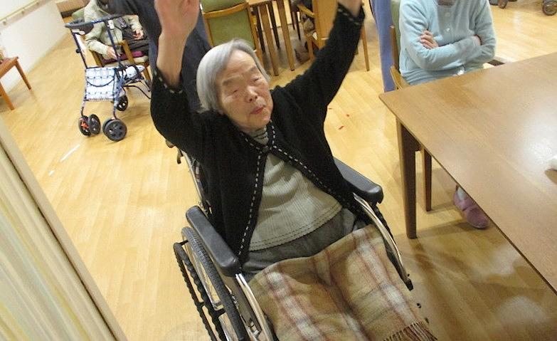 大きく手を伸ばし