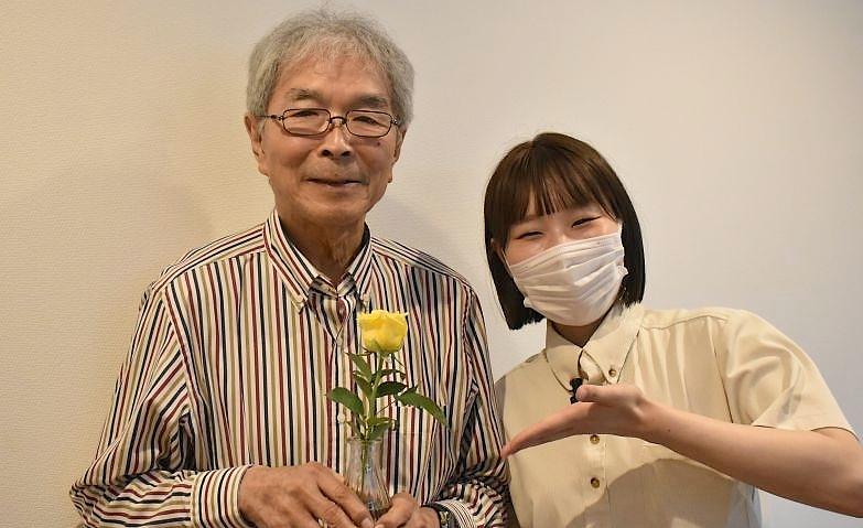 感謝を込めた黄色いバラの贈り物