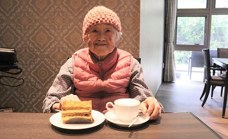 おいしいケーキでカフェタイム