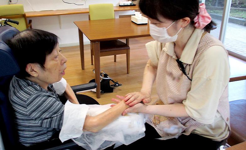 手のもみほぐし