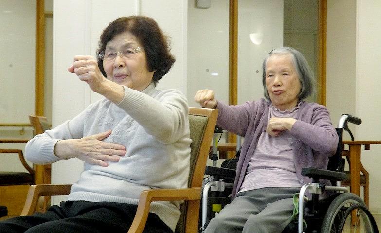 シニアヨガ